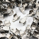 送料無料　紐止め金具　カシメ　シルバー　100個　幅7mm　エンドパーツ　留め金具　アクセサリー　パーツ　（AP0840） 