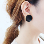 【chimie vintage collection-109 】大きめフランスヴィンテージオセロ風ボタンイヤリング・ピアス