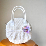 ふわふわファーの丸バッグ ブローチ付き