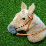 【羊毛フェルト】月毛の馬のブローチ