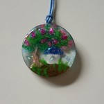 花咲く木の下の家　バッグチャーム