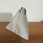 リネンの三角ポーチ