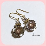 ベイクドパープルチェコガラスフラワーのピアス／イヤリング