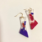 揺れるアシンメトリーピアス ピンク 紫