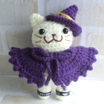 コウモリマントのハロウィンキャット　ストラップ【白猫】