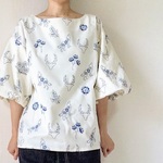 刺繍の草花と動物たち＊バルーンスリーブのホワイトブラウス＊コットン100％