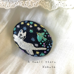 💫星空を描く白猫さんと鳥さん💫刺繍ブローチ