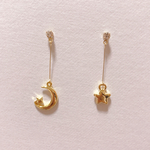 揺れる月と星のピアス
