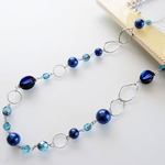 コバルトブルーのコットンパールロングネックレス
