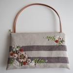 持ち手付き刺繍のポーチ（秋色）