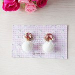 専用です😊ピンクビジューのホワイトファーボールピアス/イヤリング