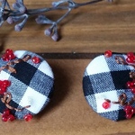 秋の果実が実る刺繍くるみボタンピアス