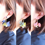 スワロフスキーと花束チタンピアス（３色展開）