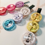 カラフルボタンのヘアクリップ