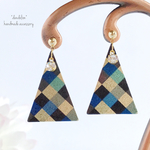 再3* クール系チェック柄トライアングルピアス/イヤリング 