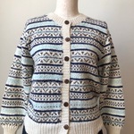 毛100%模様編み込みカーディガン