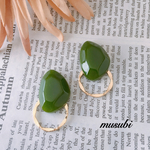 大人可愛い グリーン×ゴールドリング ピアス.イヤリング チタンピアス