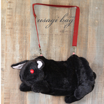 まるでうさぎさんを撫でてるみたい！ギュッとお手々がつなげる黒うさぎバッグ。真っ赤なキラキラお目目がゴシック風。R-052