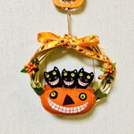 パンプキンブランコ🎃👻に乗る3匹のネコちゃんリース🐱