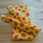 いちご柄の超ロング水筒肩ひもカバー 