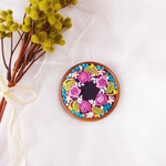 花リースの手刺繍ブローチ