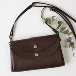 【新作】牛革のダブルフラップおさいふポシェット　ブラウン