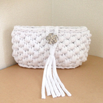 【送料無料】✴︎新作✴︎ホワイト✨お花ビジュー付ポーチ