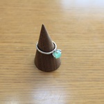 【New・5月の誕生石】天然石の立て爪ツイストリング　アベンチュリン