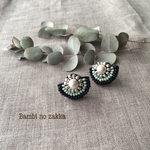 コットンパールとビーズ刺繍のピアス(ブラック)