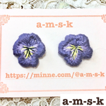 ［PRICE DOWN］手刺繍パンジーの耳飾り