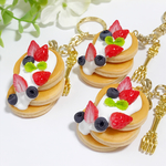 いちごとブルーベリーパンケーキキーホルダー