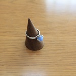 【New・光る】ブルールミナスストーンの立て爪ツイストリング