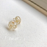清楚でシンプルなホワイトフラワーの一粒ピアス/イヤリング