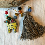 カラフルインドラクダアシメントリーフープピアス