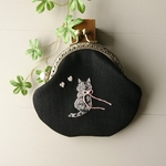  猫の刺繍 がま口財布  コットンパール付き♪       