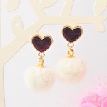 ☆☆再販☆☆ファーボールのチタンピアス＜P６７４＞・ホワイト＆ワイン