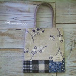 【送料無料】秋色＊パッチワークミニバッグ＊ナチュラル刺繡柄・ネイビー