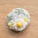マーガレットの手刺繍ヘアゴム・ブローチ