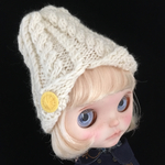 ＊Mitten＊ outfit  ケーブル編みニット帽・糸ボタン・シロ