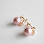 チェコストーンとくすみピンクパールのピアス チタン芯