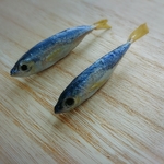 豆アジのブローチ