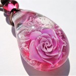 《ピンクサファイアローズ》　ガラス　とんぼ玉　ペンダント　薔薇　 