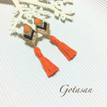 エスニック調オレンジタッセルのピアス