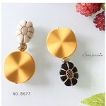 No.B677 オシャレなアシメ⁂ イエロー × フラワー お洒落ピアス / イヤリング