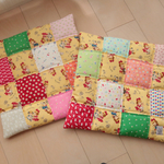 【受注生産】* ラプセニ *　２枚セット・極厚タイプ　42cm×42cm　四角つなぎのパッチワーク　ミニおざぶ　pieni kukka