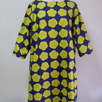 【セール品】梅の花柄プリント ラウンドネック７分丈袖ワンピース 両脇ポケット付き Ｌサイズ 青色