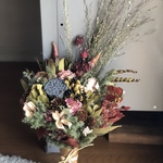秋の実物のドライフラワーブーケ