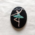 バレエ刺繍ブローチ　縦