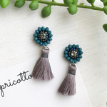 カデットブルーのフラワービーズ刺繍×タッセル ピアスorイヤリング