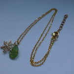 雪の結晶とシーグラスのネックレス